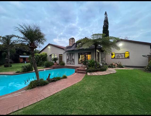 5 BEDROOM HOUSE FOR SALE IN ASTON MANOR